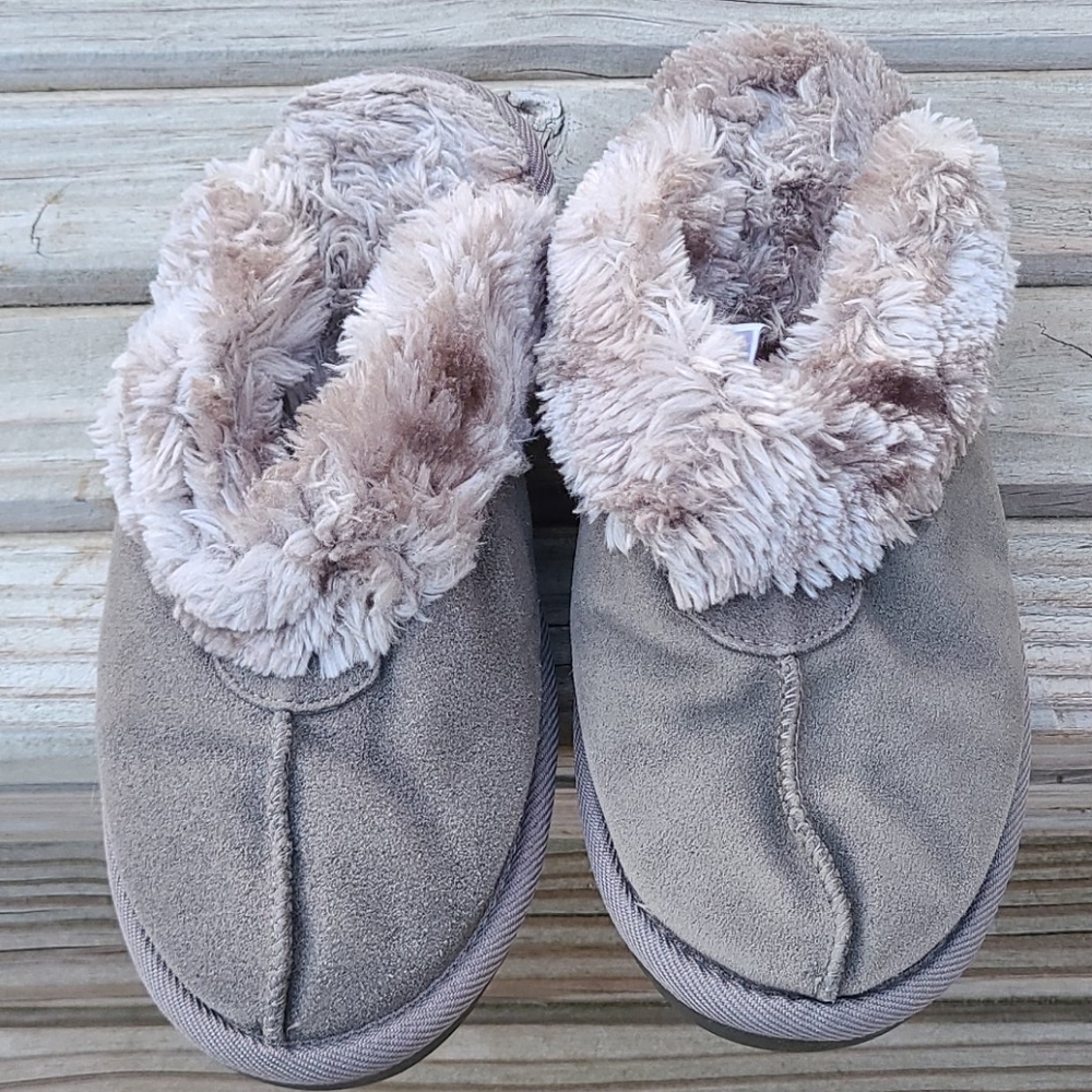 Gray Suede Slippers with Faux Fur